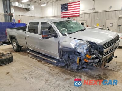 Czwarte zdjęcie samochodu z boku: 2018 CHEVROLET SILVERADO K2500 HEAVY DUTY LT VIN:1GC1KVEG2JF257516 - miniatura