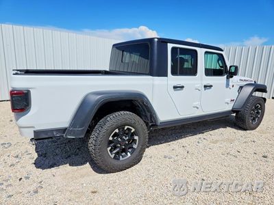 Trzecie zdjęcie samochodu z tyłu: 2026 JEEP GLADIATOR RUBICON VIN:1C6RJTBG9TL152059 - miniatura