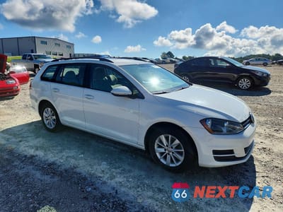 Czwarte zdjęcie samochodu z boku: 2016 VOLKSWAGEN GOLF SPORTWAGEN S VIN:3VWC17AU6GM516050 - miniatura