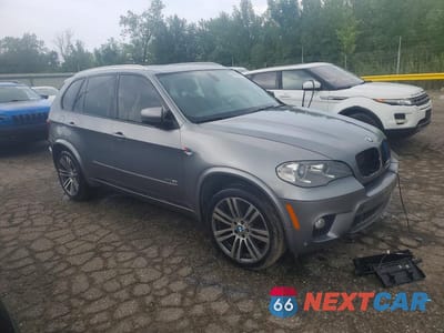 Czwarte zdjęcie samochodu z boku: 2013 BMW X5 XDRIVE50I VIN:5UXZV8C56D0C14514 - miniatura