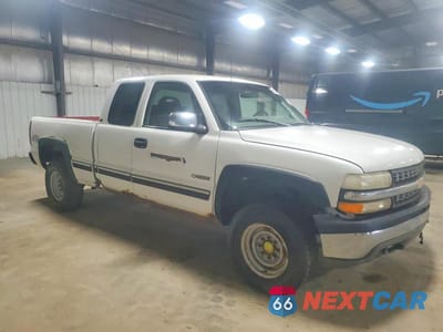 Czwarte zdjęcie samochodu z boku: 1999 CHEVROLET SILVERADO K2500 VIN:1GCGK29U7XZ210854 - miniatura