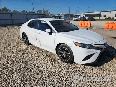 Czwarte zdjęcie samochodu z boku: 2020 TOYOTA CAMRY SE VIN:4T1G11AK1LU360128 - miniatura