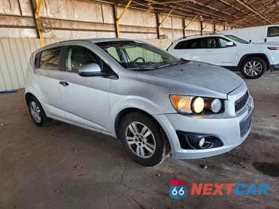 Czwarte zdjęcie samochodu z boku: 2015 CHEVROLET SONIC LT VIN:1G1JC6SHXF4125065 - miniatura
