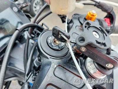 Zdjęcie 8 z 9 samochodu: 2023 YAMAHA YZFR7 VIN:JYARM38E6PA005409 - miniatura