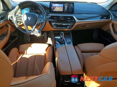 Zdjęcie 8 z 12 samochodu: 2022 BMW 530XE VIN:WBA33AG08NCJ73056 - miniatura