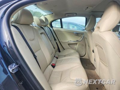 Zdjęcie 10 z 13 samochodu: 2014 VOLVO S60 T5 VIN:YV1612FS0E2273103 - miniatura