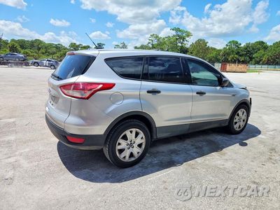 Trzecie zdjęcie samochodu z tyłu: 2016 FORD ESCAPE S VIN:1FMCU0F75GUA97281 - miniatura