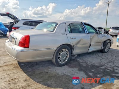 Trzecie zdjęcie samochodu z tyłu: 2011 LINCOLN TOWN CAR SIGNATURE LIMITED VIN:2LNBL8CV9BX759123 - miniatura