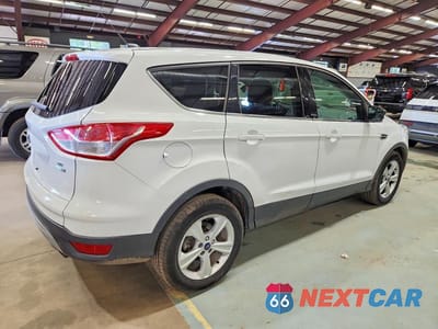 Trzecie zdjęcie samochodu z tyłu: 2016 FORD ESCAPE SE VIN:1FMCU9GX3GUB74751 - miniatura