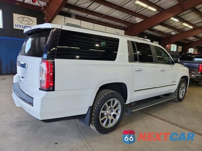 Trzecie zdjęcie samochodu z tyłu: 2017 GMC YUKON XL DENALI VIN:1GKS2HKJ6HR347092 - miniatura