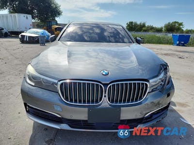 Piąte zdjęcie samochodu w środku: 2017 BMW 740 XE VIN:WBA7J2C5XHG497556 - miniatura
