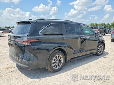 Trzecie zdjęcie samochodu z tyłu: 2025 TOYOTA SIENNA XLE 8-PASSENGER VIN:5TDYRKEC4SS244614 - miniatura