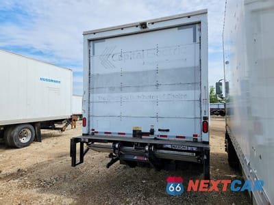 Trzecie zdjęcie samochodu z tyłu: 2019 ISUZU NPR XD BOX TRUCK VIN:JALC4W163K7K00371 - miniatura