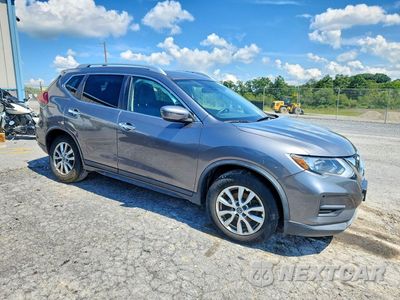 Czwarte zdjęcie samochodu z boku: 2020 NISSAN ROGUE SV VIN:KNMAT2MV0LP505982 - miniatura