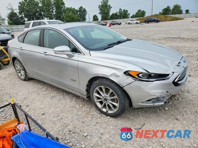 Czwarte zdjęcie samochodu z boku: 2018 FORD FUSION SE PHEV VIN:3FA6P0PU7JR236831 - miniatura
