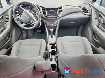Zdjęcie 8 z 12 samochodu: 2018 CHEVROLET TRAX LS VIN:3GNCJNSB3JL210609 - miniatura