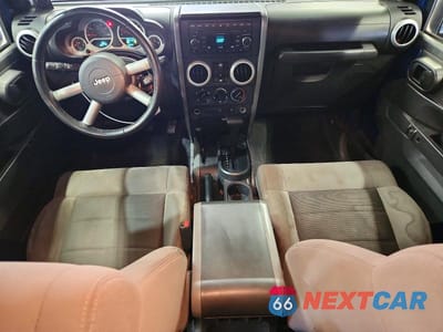 Zdjęcie 8 z 12 samochodu: 2010 JEEP WRANGLER UNLIMITED SAHARA VIN:1J4BA5H13AL162974 - miniatura