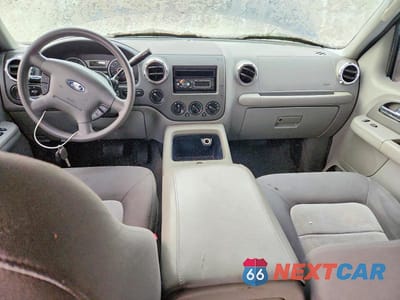 Zdjęcie 8 z 13 samochodu: 2005 FORD EXPEDITION XLT VIN:1FMFU16515LA87674 - miniatura