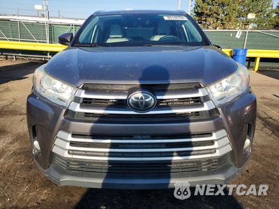 Piąte zdjęcie samochodu w środku: 2019 TOYOTA HIGHLANDER XLE VIN:5TDJZRFH9KS989718 - miniatura