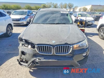 Piąte zdjęcie samochodu w środku: 2017 BMW X3 SDRIVE28I VIN:5UXWZ7C30H0V89043 - miniatura