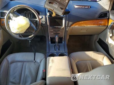 Zdjęcie 8 z 13 samochodu: 2013 LINCOLN MKX VIN:2LMDJ6JK4DBL60278 - miniatura