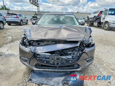 Piąte zdjęcie samochodu w środku: 2018 MAZDA 3 SPORT VIN:3MZBN1U77JM171198 - miniatura
