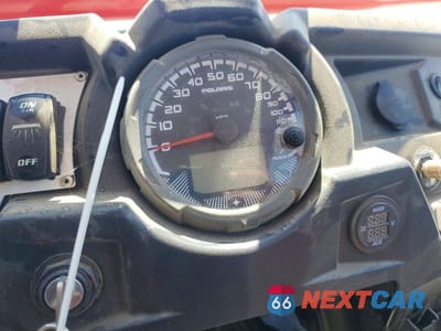 Zdjęcie 8 z 10 samochodu: 2014 POLARIS RZR 4 1000 XP VIN:4XA6T1EA3EB203086 - miniatura