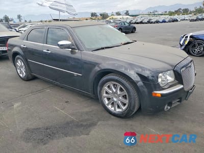 Czwarte zdjęcie samochodu z boku: 2008 CHRYSLER 300C VIN:2C3KA63H18H140239 - miniatura