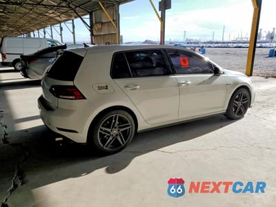 Trzecie zdjęcie samochodu z tyłu: 2018 VOLKSWAGEN GTI S/SE VIN:3VW447AU7JM293150 - miniatura