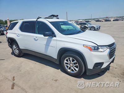 Czwarte zdjęcie samochodu z boku: 2019 CHEVROLET TRAVERSE LS VIN:1GNERFKW2KJ270206 - miniatura