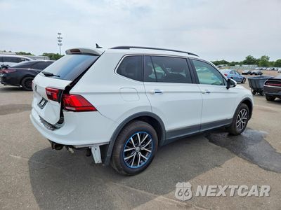 Trzecie zdjęcie samochodu z tyłu: 2020 VOLKSWAGEN TIGUAN SE VIN:3VV3B7AX4LM115313 - miniatura