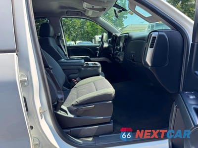Zdjęcie 8 z 12 samochodu: 2016 CHEVROLET SILVERADO K1500 LT VIN:3GCUKREC5GG199801 - miniatura