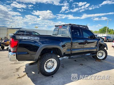 Trzecie zdjęcie samochodu z tyłu: 2019 TOYOTA TACOMA TRD OFF-ROAD VIN:5TFSZ5AN7KX168203 - miniatura