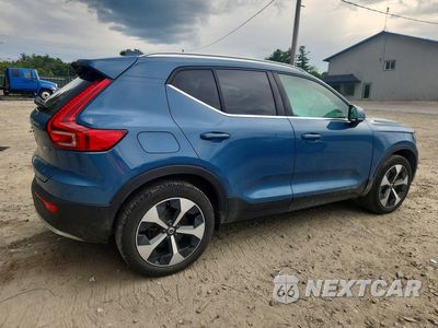 Trzecie zdjęcie samochodu z tyłu: 2025 VOLVO XC40 PLUS VIN:YV4L12UE8S2601544 - miniatura