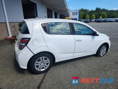 Trzecie zdjęcie samochodu z tyłu: 2017 CHEVROLET SONIC VIN:1G1JG6SG6H4146509 - miniatura