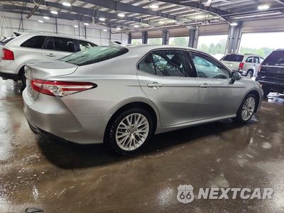 Trzecie zdjęcie samochodu z tyłu: 2019 TOYOTA CAMRY HYBRID XLE VIN:4T1B21HK8KU011088 - miniatura