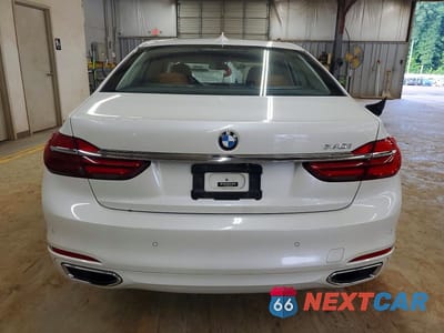 Zdjęcie 6 z 12 samochodu: 2018 BMW 740 I VIN:WBA7E2C53JG743146 - miniatura