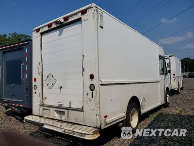 Trzecie zdjęcie samochodu z tyłu: 2004 FREIGHTLINER CHASSIS M LINE WALK-IN VAN VIN:4UZAANBW54CN46552 - miniatura