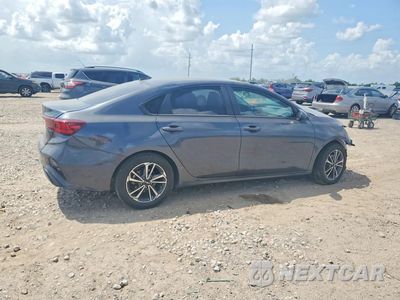 Trzecie zdjęcie samochodu z tyłu: 2023 KIA FORTE LXS VIN:3KPF24AD8PE541313 - miniatura