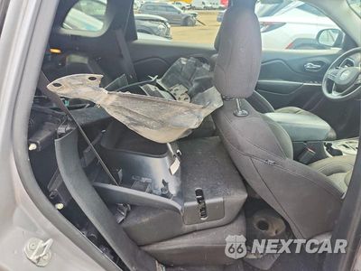 Zdjęcie 10 z 12 samochodu: 2021 JEEP CHEROKEE LATITUDE VIN:1C4PJLCB0MD115996 - miniatura