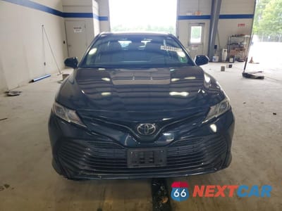 Piąte zdjęcie samochodu w środku: 2019 TOYOTA CAMRY LE VIN:4T1B11HK0KU851689 - miniatura