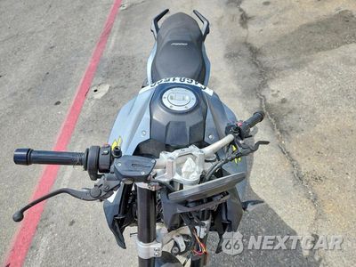 Piąte zdjęcie samochodu w środku: 2022 BMW F 900 R VIN:WB10K1305N6F09761 - miniatura