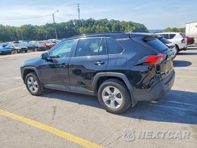 Drugie zdjęcie samochodu z przodu: 2021 TOYOTA RAV4 XLE VIN:2T3W1RFVXMC111155 - miniatura