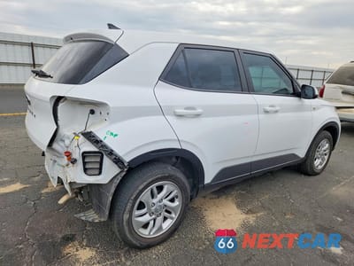 Trzecie zdjęcie samochodu z tyłu: 2021 HYUNDAI VENUE SE VIN:KMHRB8A33MU063838 - miniatura