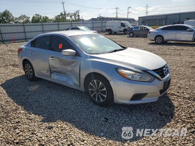 Czwarte zdjęcie samochodu z boku: 2017 NISSAN ALTIMA 2.5 S VIN:1N4AL3AP8HN317943 - miniatura
