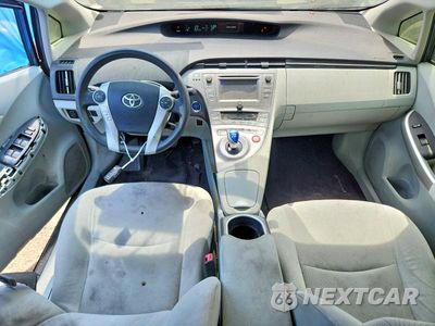 Zdjęcie 8 z 12 samochodu: 2013 TOYOTA PRIUS TWO VIN:JTDKN3DU7D5675667 - miniatura