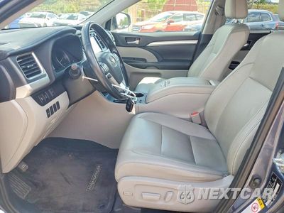 Zdjęcie 7 z 12 samochodu: 2019 TOYOTA HIGHLANDER XLE VIN:5TDKZRFH5KS301427 - miniatura