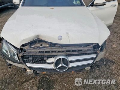Zdjęcie 11 z 13 samochodu: 2017 MERCEDES-BENZ E 300 4MATIC VIN:WDDZF4KB2HA031743 - miniatura