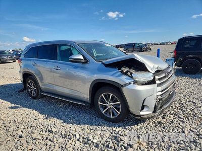 Czwarte zdjęcie samochodu z boku: 2018 TOYOTA HIGHLANDER XLE VIN:5TDKZRFH0JS279464 - miniatura