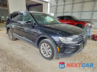 Czwarte zdjęcie samochodu z boku: 2018 VOLKSWAGEN TIGUAN SE VIN:3VV2B7AX9JM100203 - miniatura